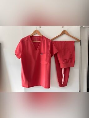FIGS Women’s Like New Pulmonary Pink set Zamora jogger L